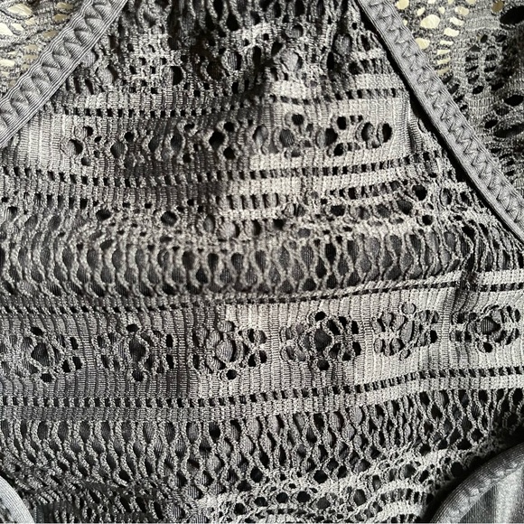 Becca - Black Color Play One-Piece Swimsuit - M - Picture 8 of 13